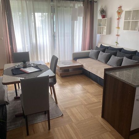 Wohnhaus City Sued Herzogsdorf Екстериор снимка